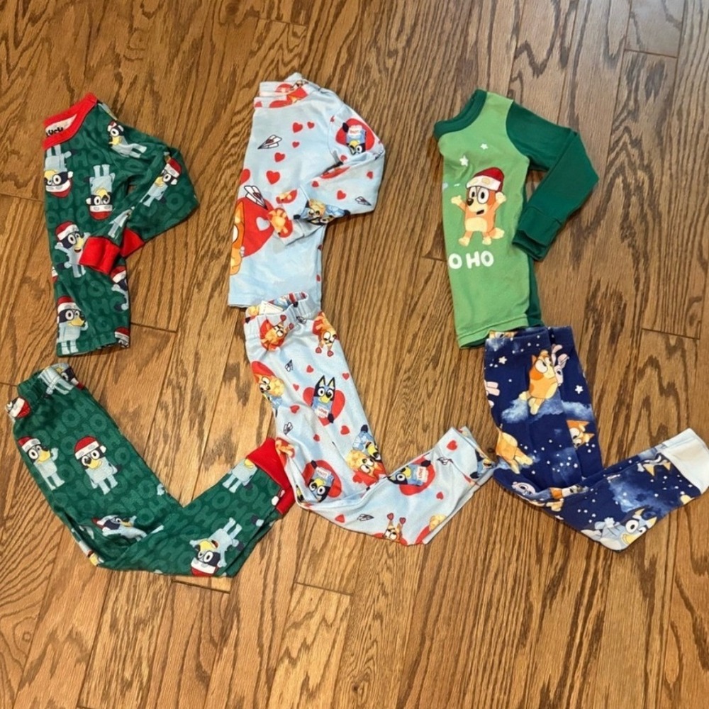 Bluey Pajama Lot 4T Boys Girls 3 Sets Sleepwear Christmas Mismatched GUC